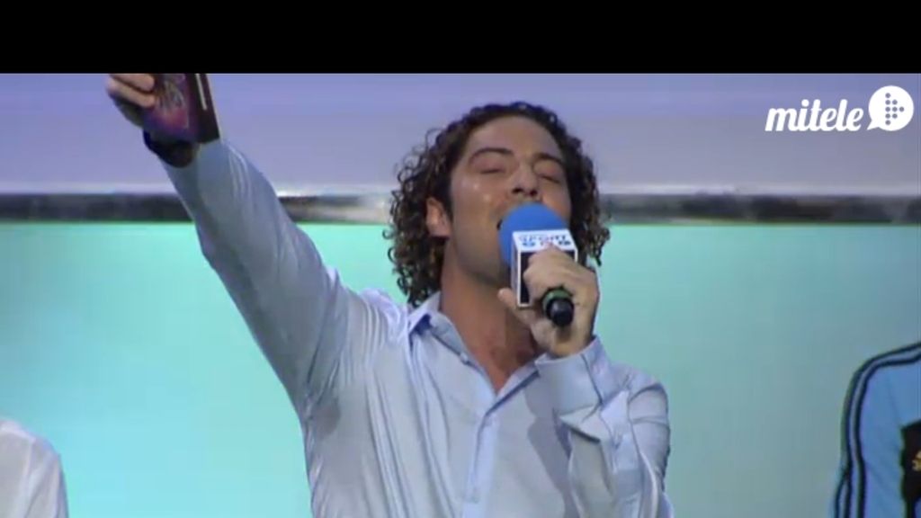 Vasile, J.J. Santos, Manu, Sara, Casillas, Iniesta, Del Bosque, en la presentación