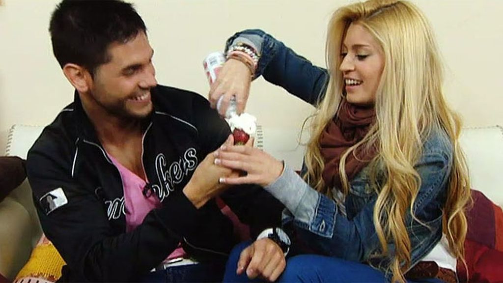 Erik besa tímidamente a Ainhoa