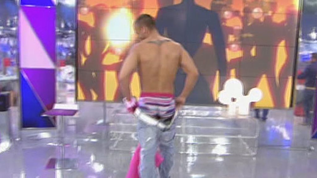 Rafa Mora presume de cuerpo