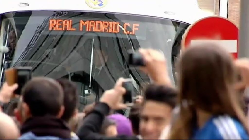 El Real Madrid, aclamado con vítores a su llegada a Málaga