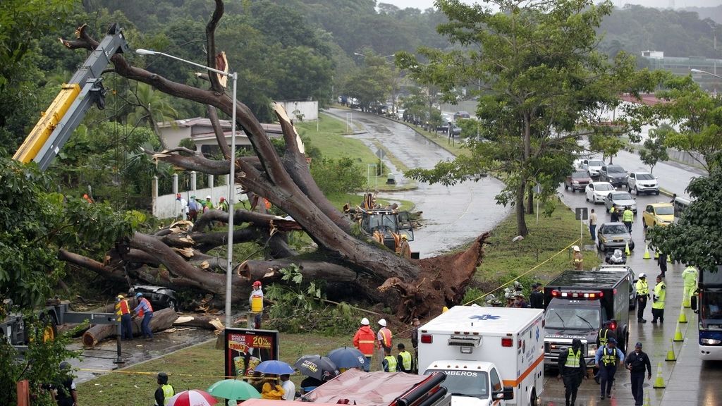 El huracán Otto deja cuatro muertos y un desaparecido en Panamá