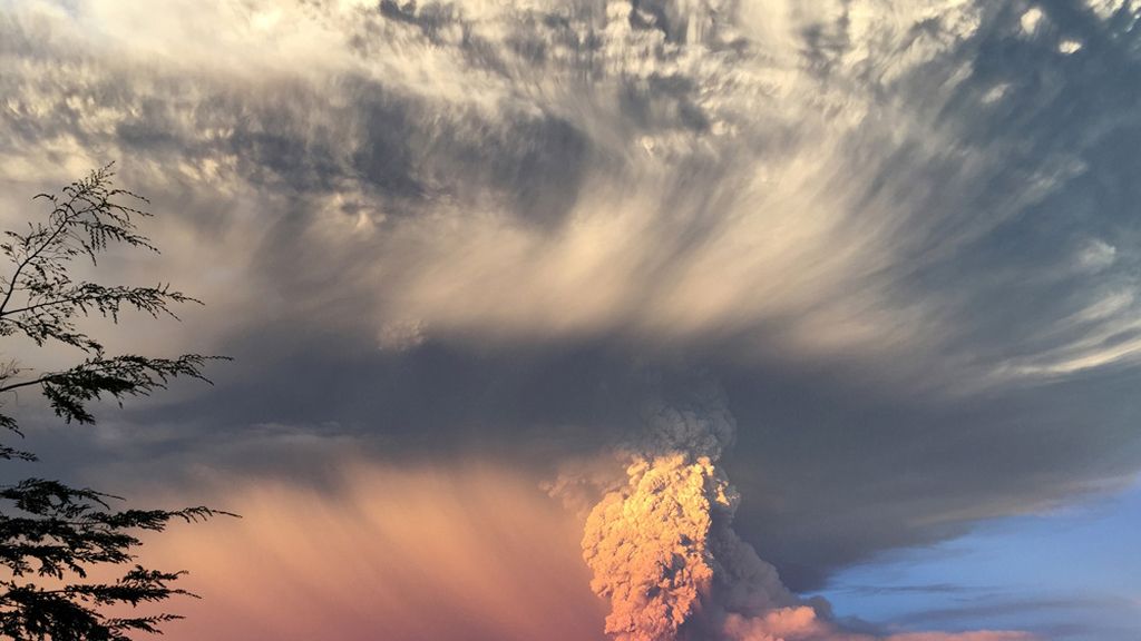 Alerta roja en Chile por la entrada en erupción del volcán Calbuco