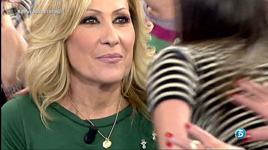 Rosa Benito recibe besos del público y de sus compañeros