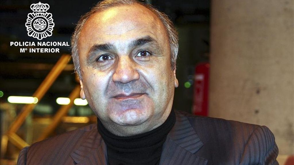 Fotografía facilitada por la Policía Nacional de Tariel Oniani, considerado uno de los máximos jefes de la mafia ruso-georgiana en España, que logró huir de la "operación Avispa" en 2005, al que trasladó anoche a España desde Rusia y que hoy comparecerá ante el juez de la Audiencia Nacional Fernando Andreu. EFE