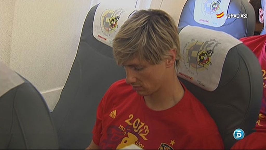 Entre periódicos, balones y tartas con la bandera