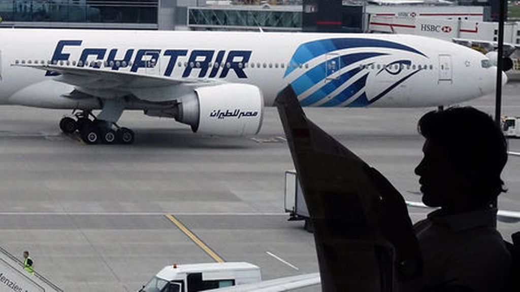 Desvelan conversaciones entre el avión de Egyptair y la torre de control