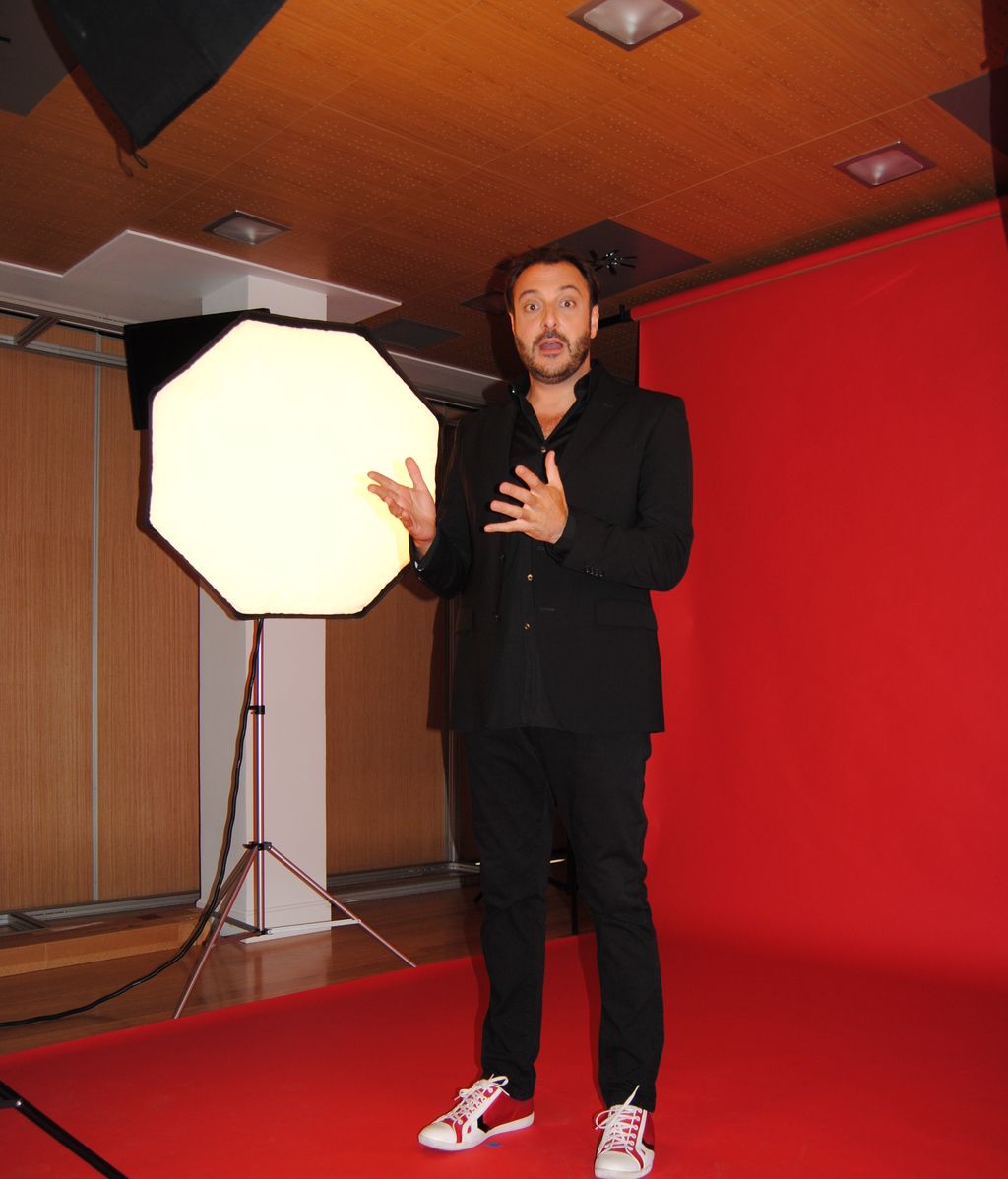 Roberto Vilar en la sesión de fotos