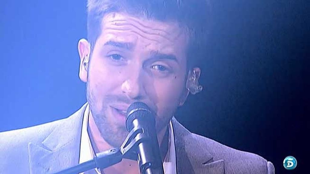 El artista malagueño ha tocado el piano durante la actuación