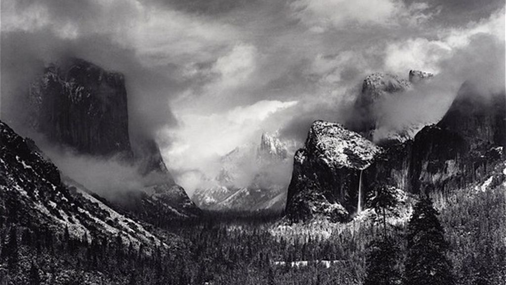 Feroz tormenta de invierno en el Parque Nacional de Yosemite