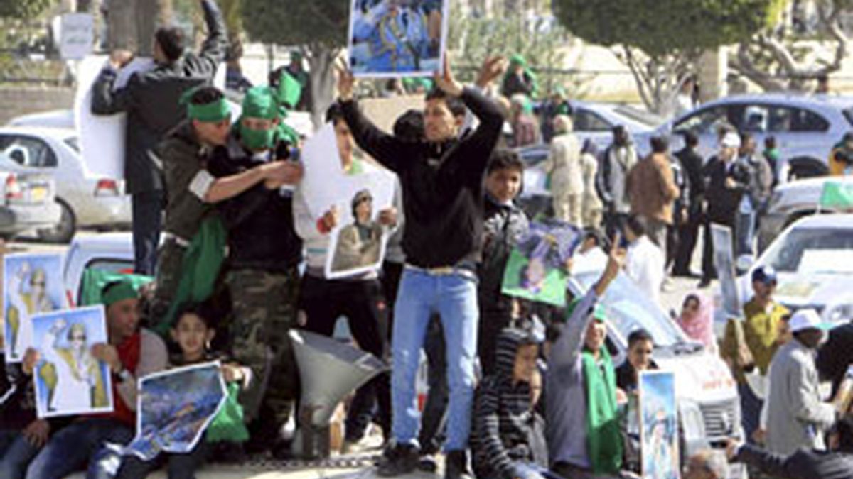 Los simpatizantes del Gobierno libio también han salido a la calle. Foto: EFE