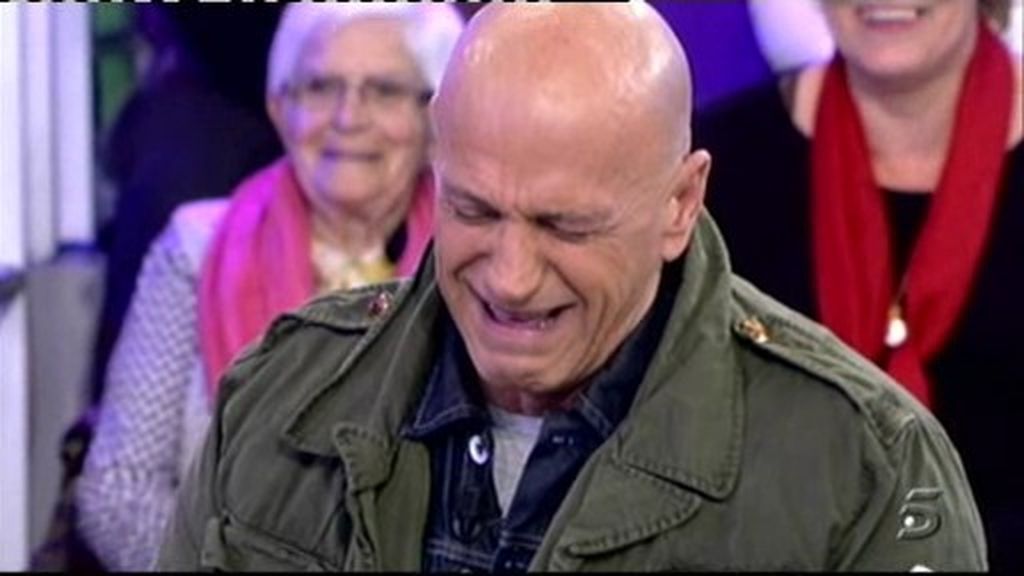 El colaborador también imita el llanto de Lydia Lozano