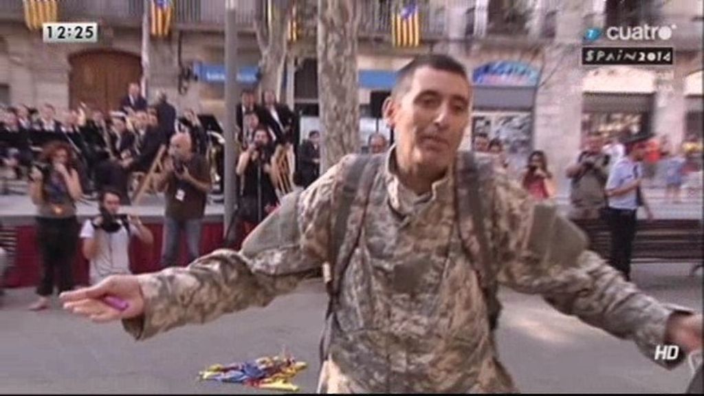 Detenido por quemar una 'estelada' al grito: "Hay que quemar todas las banderas"