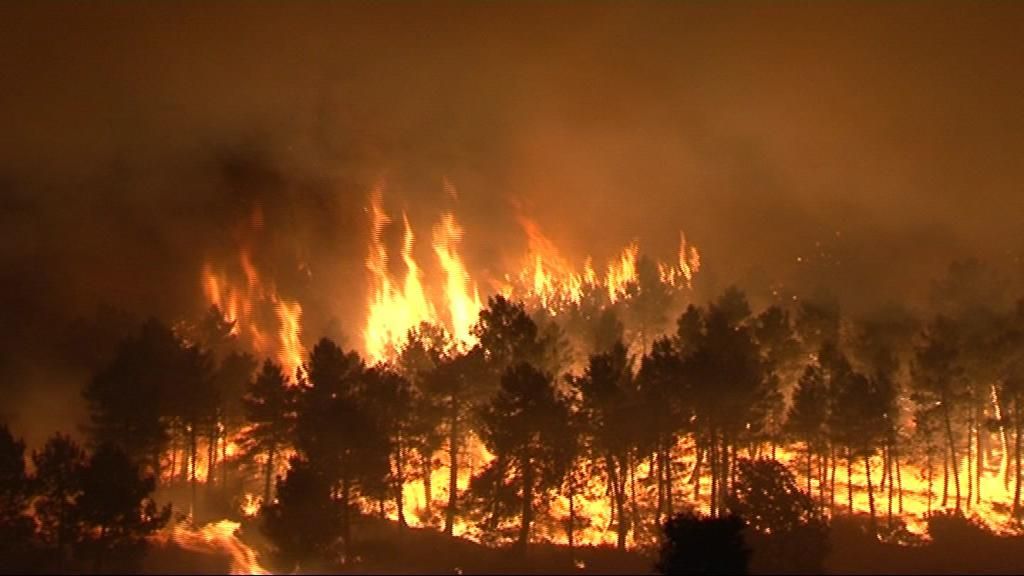 Los fuegos acosan a España de Norte a Sur