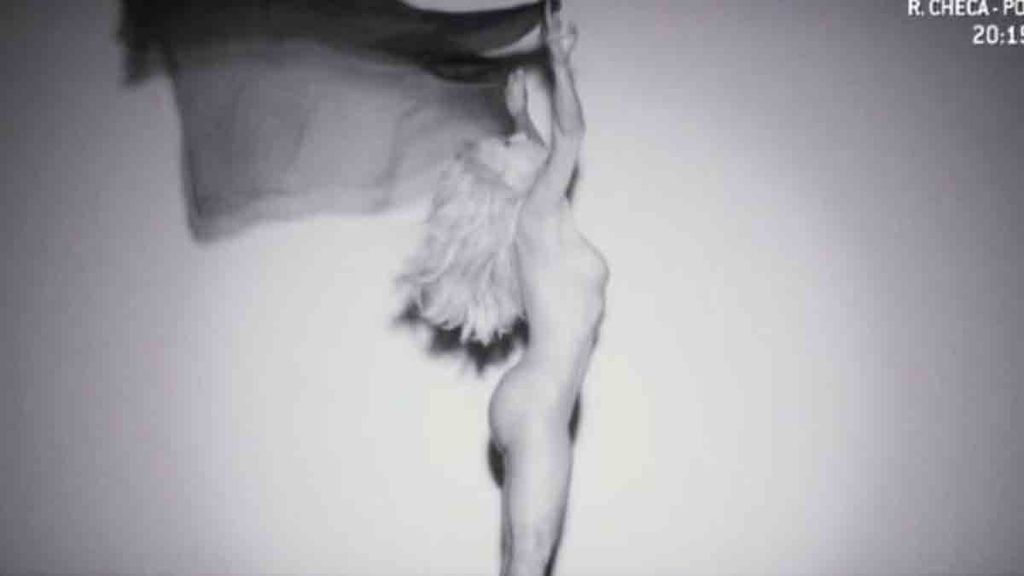 A sus 46 años, la cantante luce espectacular en su último videoclip