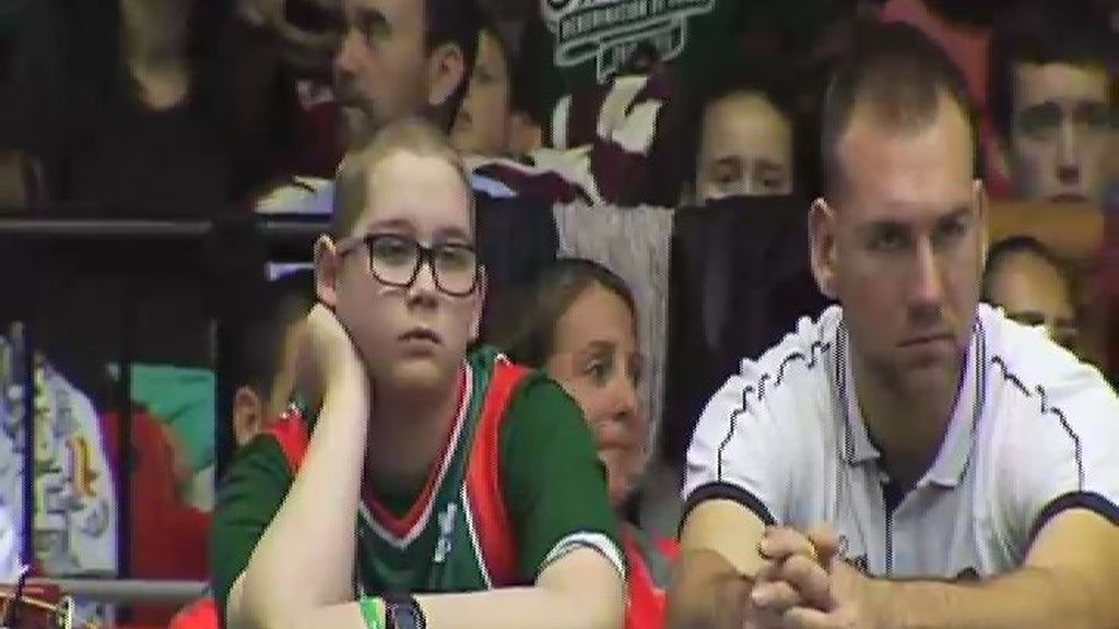 Emilio, un niño de 13 años con leucemia, uno más en el Baloncesto Sevilla