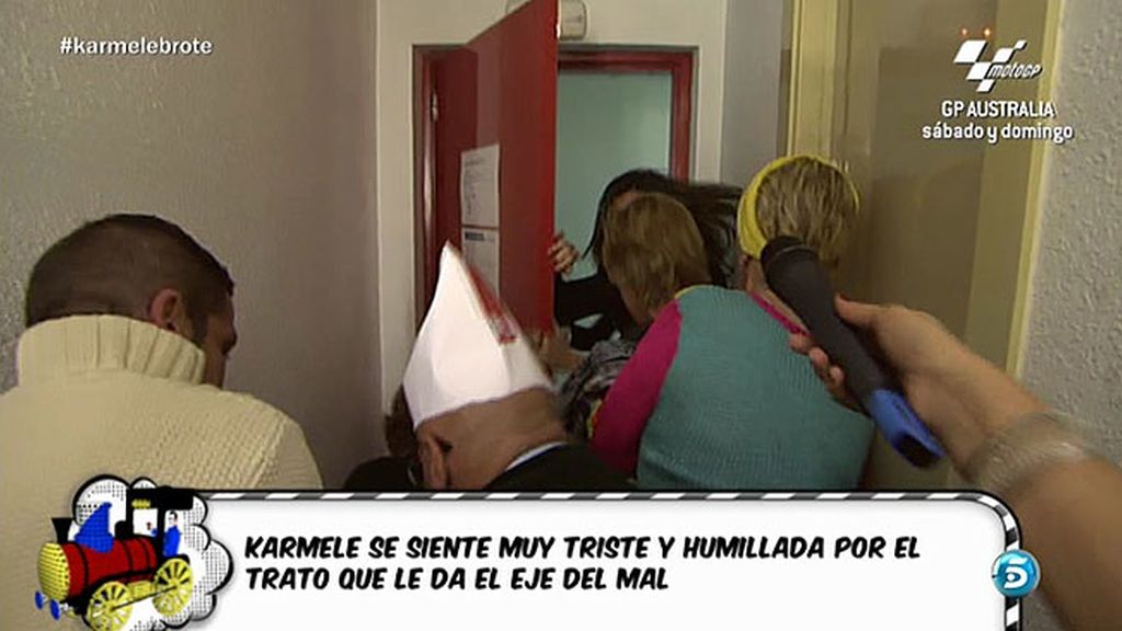 La colaboradora abandonaba el plató enfadada por no poder hablar
