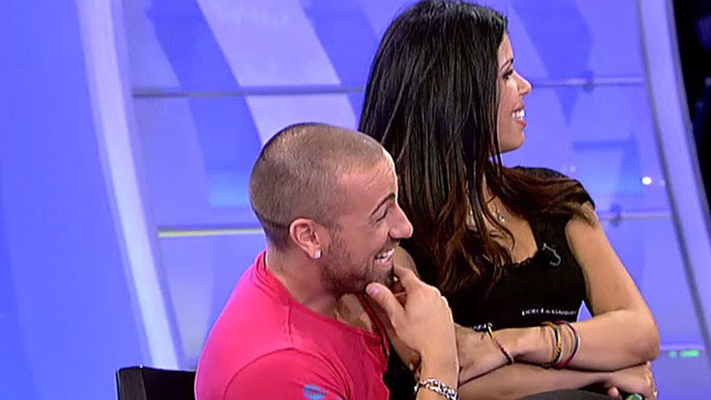 Jackie, pasa del regazo de una pretendienta al de Rafa Mora y acaba en el de Miriam