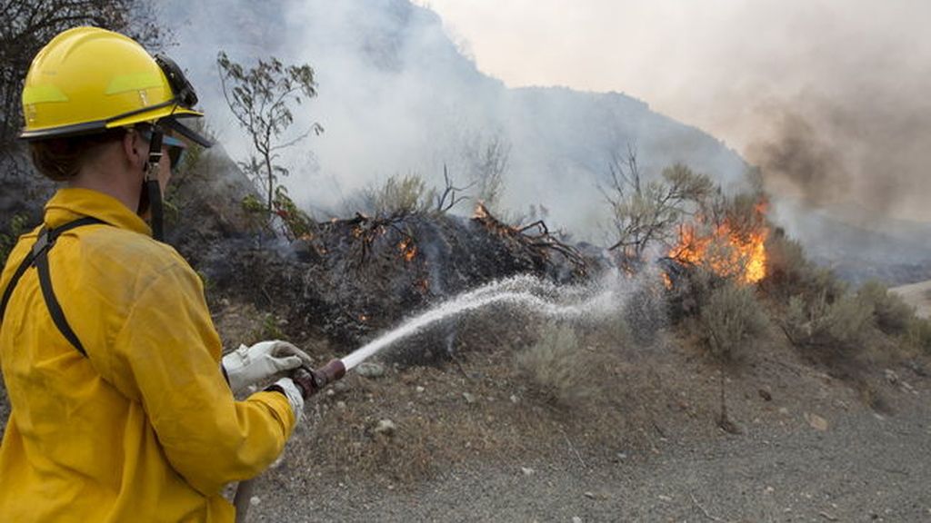 Mueren tres bomberos en un incendio en Washington