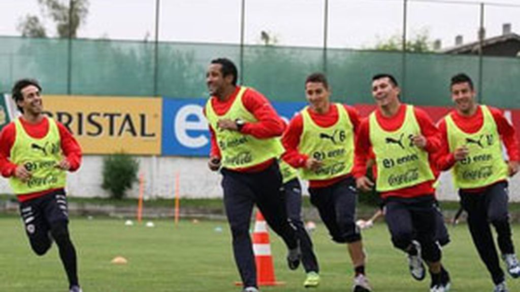 De izquierda a derecha: Jorge Valdivia, Jean Beausejour y Carlos Carmona, unos de los sancionados por Claudio Borghi. Fotos: EFE De izquierda a derecha: Jorge Valdivia, Jean Beausejour y Carlos Carmona, unos de los sancionados por Claudio Borghi. Fotos: EFE