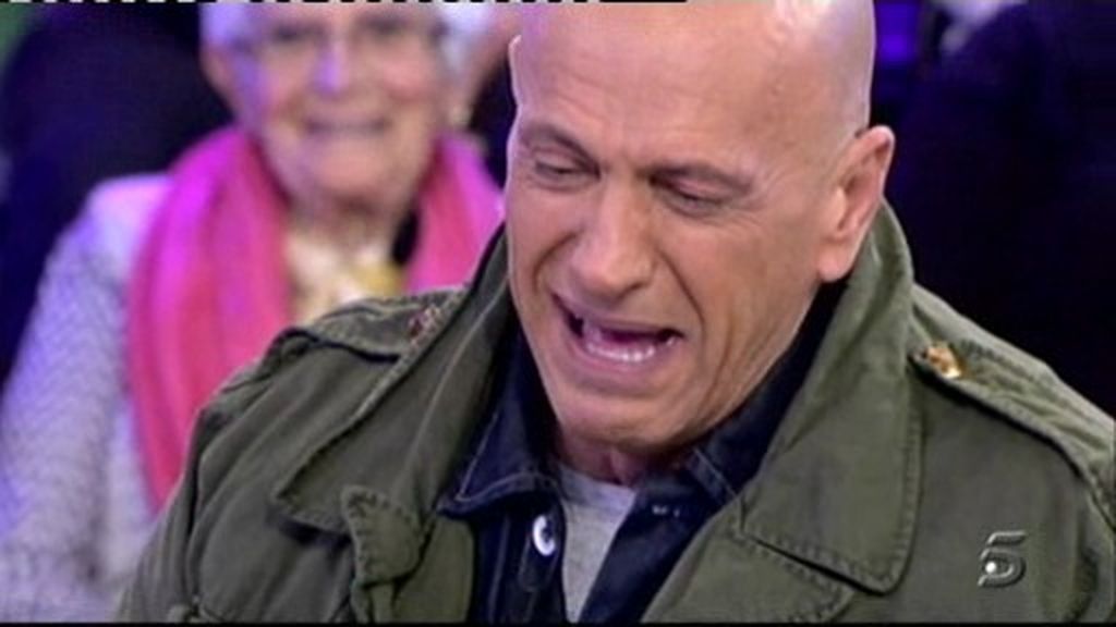 El colaborador también imita el llanto de Lydia Lozano