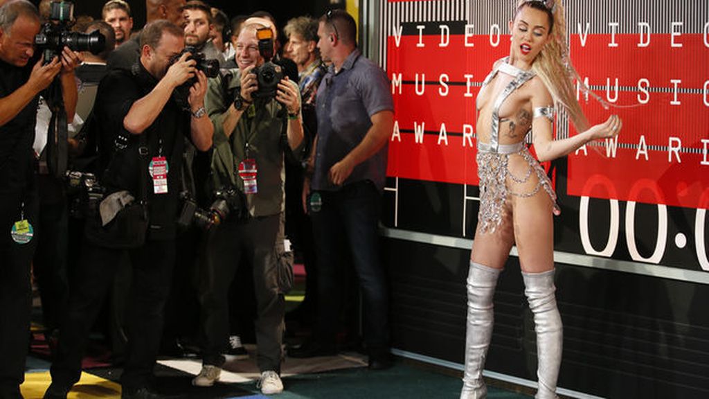 Los vestidos más escandalosos de Miley Cyrus