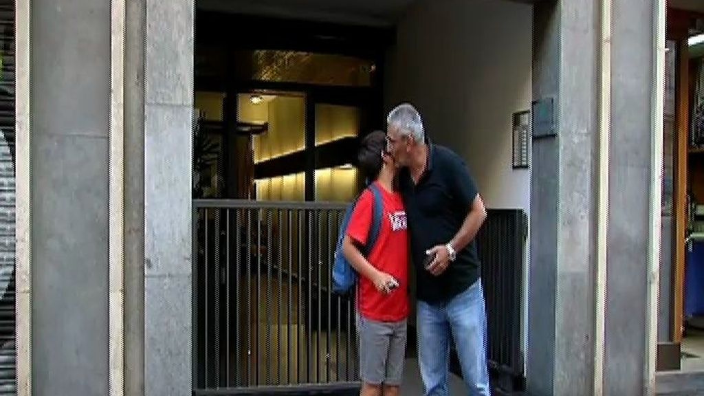 Dejar que los hijos vayan por primera vez solos al colegio, un gran paso para los padres