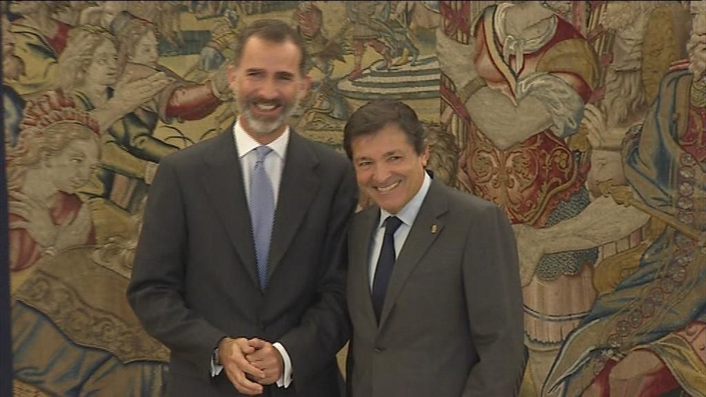 Javier Fernández se reúne con el Rey con un PSOE fracturado