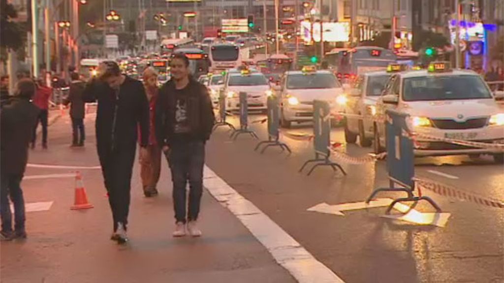 Así han reaccionado peatones y conductores al corte del tráfico en el centro de Madrid