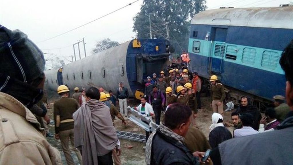 Dos muertos y una cuarentena de heridos al descarrilar un tren en India