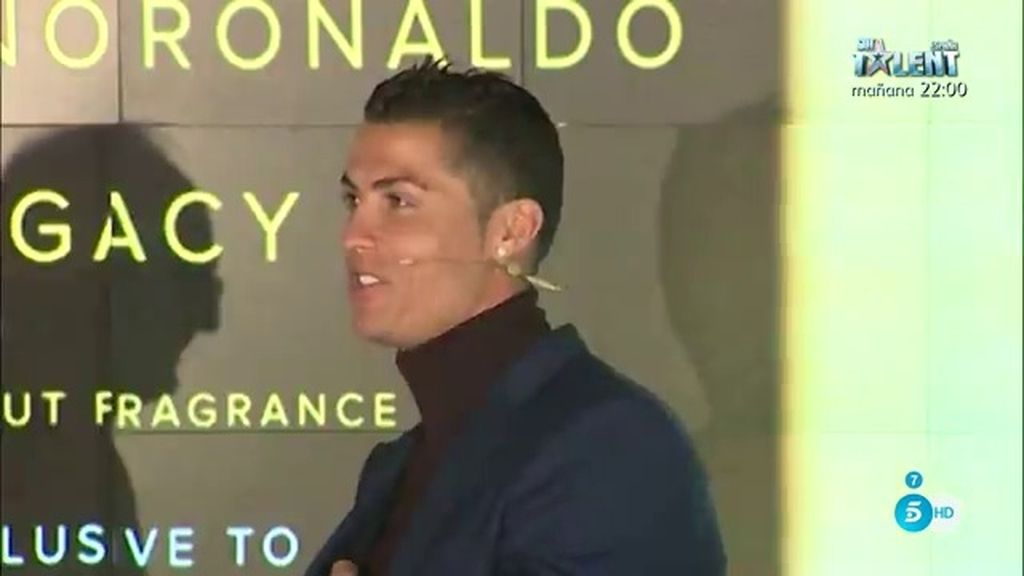 Cristiano Ronaldo, muy orgulloso en el lanzamiento de su primer perfume