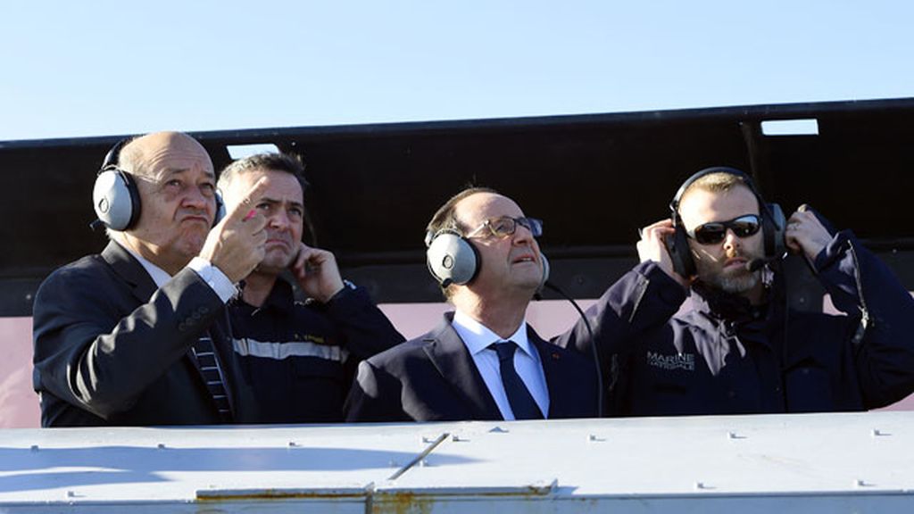 François Hollande manda el portaviones Charles de Gaulle contra el ISIS