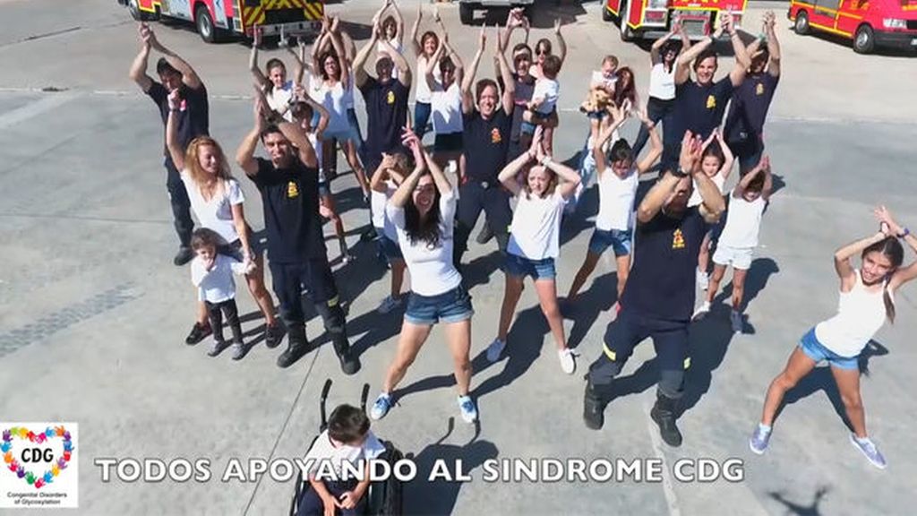 'Flashmob' solidario de los bomberos de Villaviciosa de Odón por el síndrome CDG