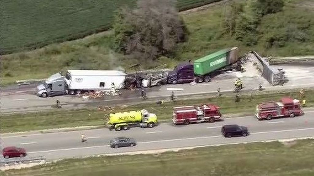 Aparatoso accidente en cadena en una carretera de Illinois