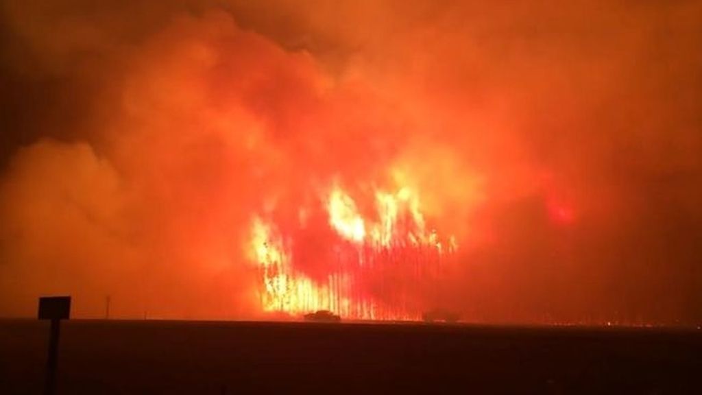 Las llamas destruyen el 20% de la ciudad canadiense de Fort McMurray