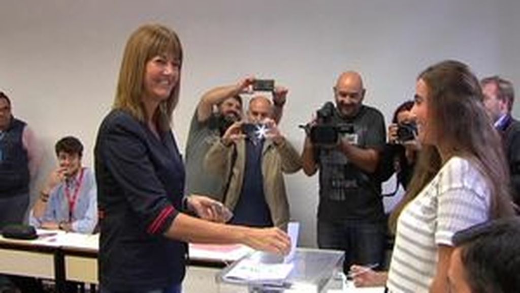 Idoia Mendia vota en Bilbao pensando en “la agenda social”