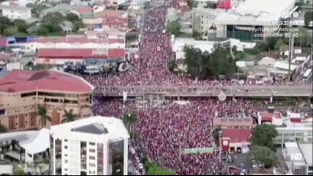 Los costarricenses llenaron las calles para celebrar el histórico pase a octavos
