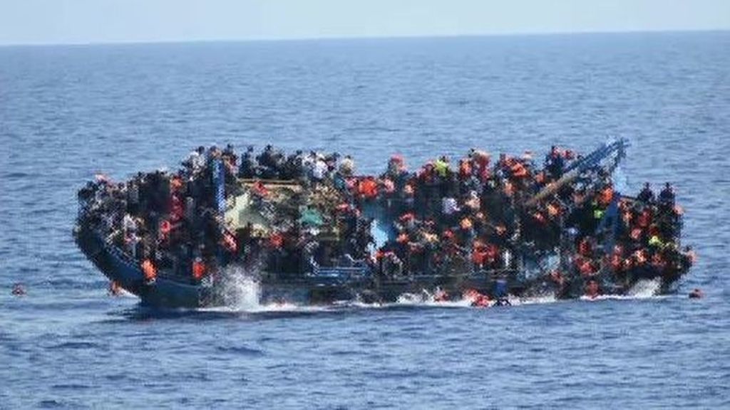 Dramático naufragio de 600 personas frente a la costa de Libia
