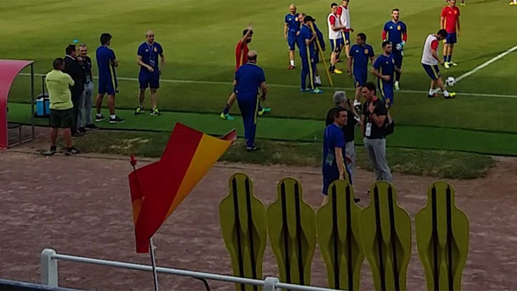 Se acabaron los pitos: espectacular ovación a Piqué en el entrenamiento de La Roja