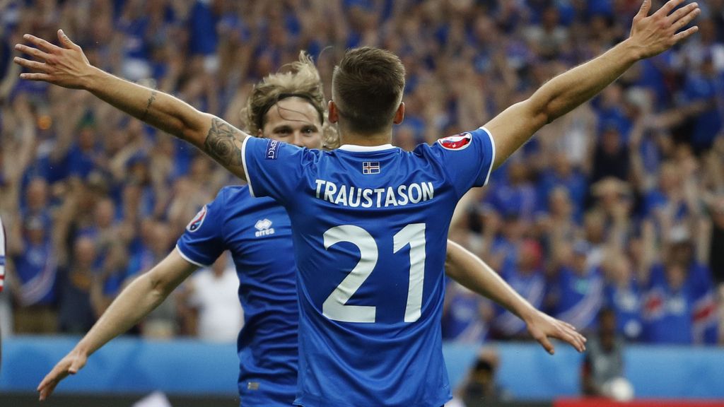 Islandia hace historia y se clasifica como segundo tras ganar a Austria (2-1)