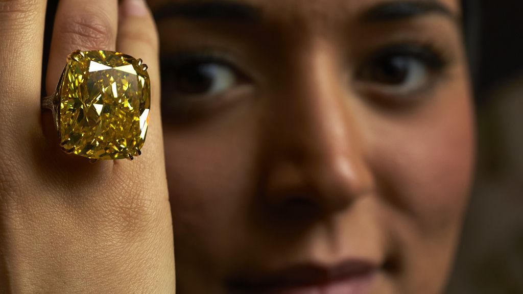 Sotheby’s vende por 12 millones de euros un diamante puro amarillo de 110 quilates