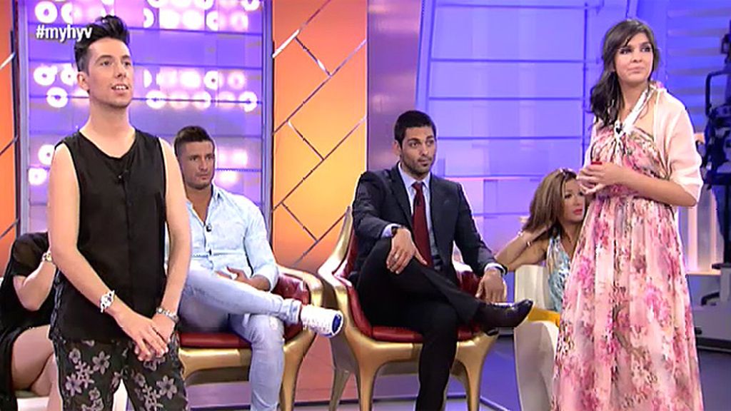 Los brillos y el estampado de Ania le dejan fuera del acto de coronación