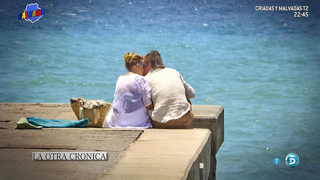 'La otra crónica' de ‘El Mundo’ publica la foto del beso de Mª Teresa y Bigote Arrocet