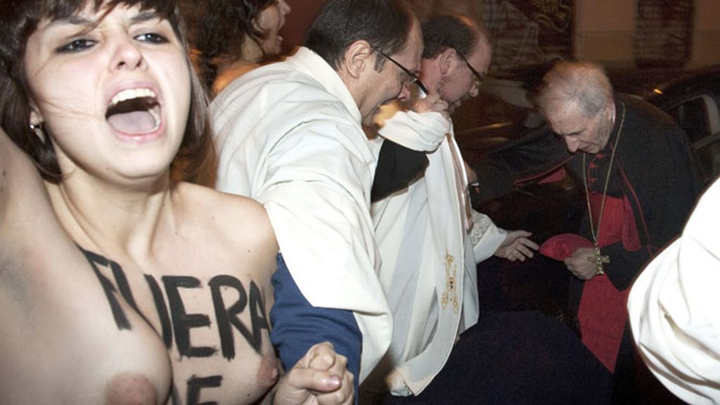 Activistas de FEMEN defienden la decisión de abortar ante Rouco Varela