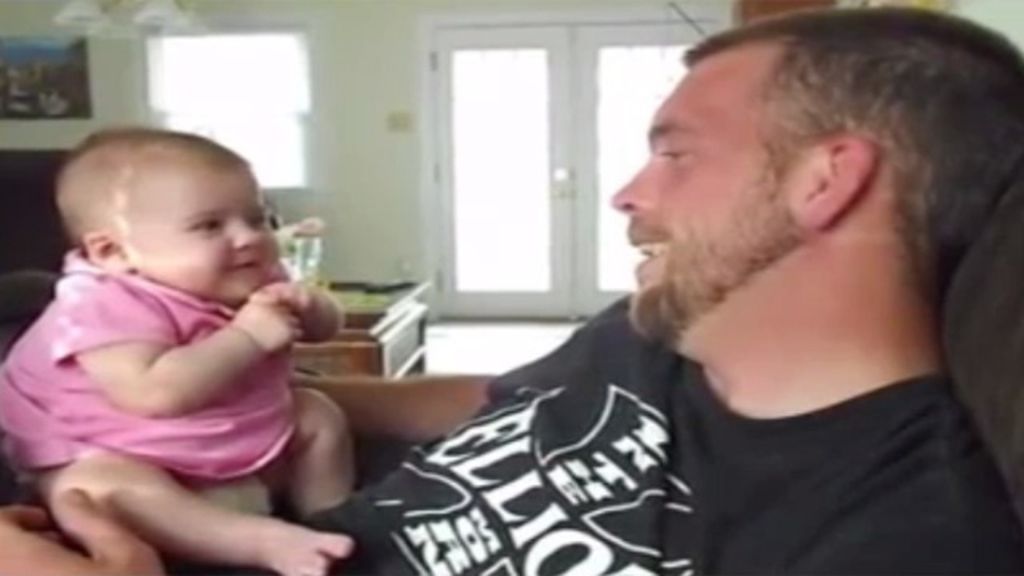 Un bebé de dos meses dice "I love you"