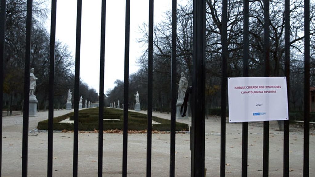 Madrid cierra el parque de El Retiro por el fuerte viento