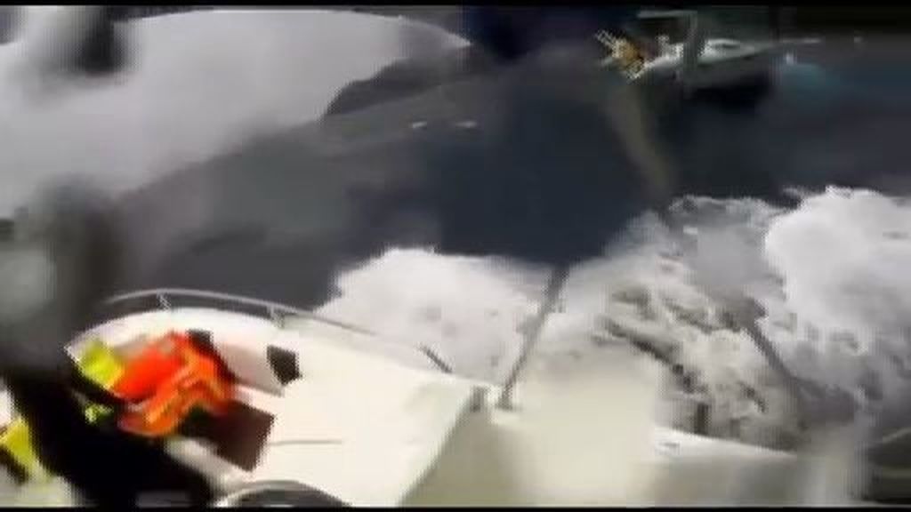 Su embarcación se hunde en aguas de Lanzarote