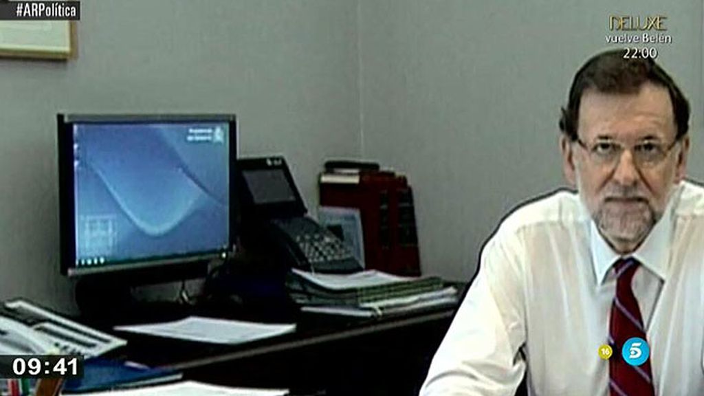 En su despacho y sin chaqueta: así es el último vídeo de Mariano Rajoy