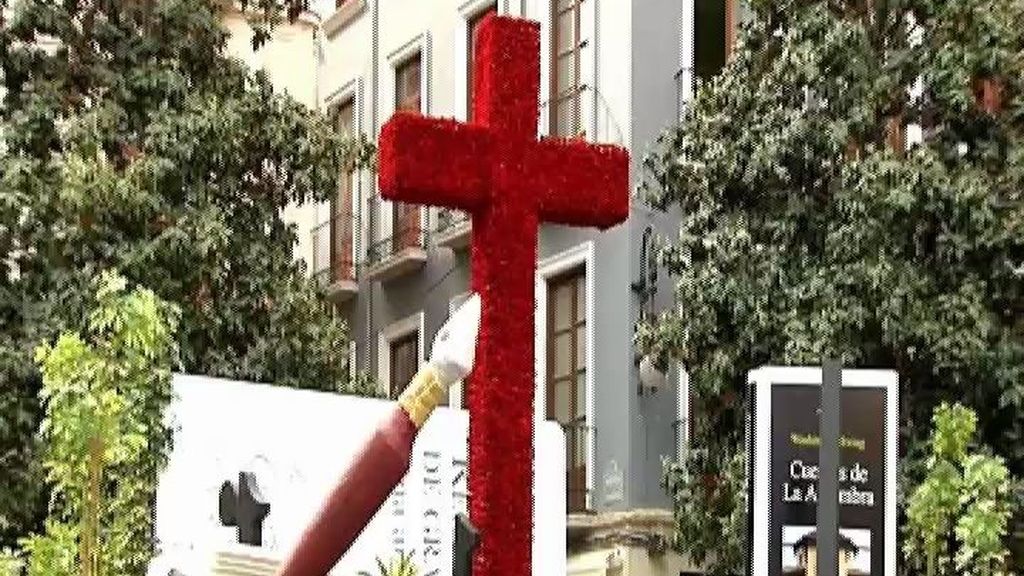 Las calles de Granada, desbordadas de gente en el Día de la Cruz