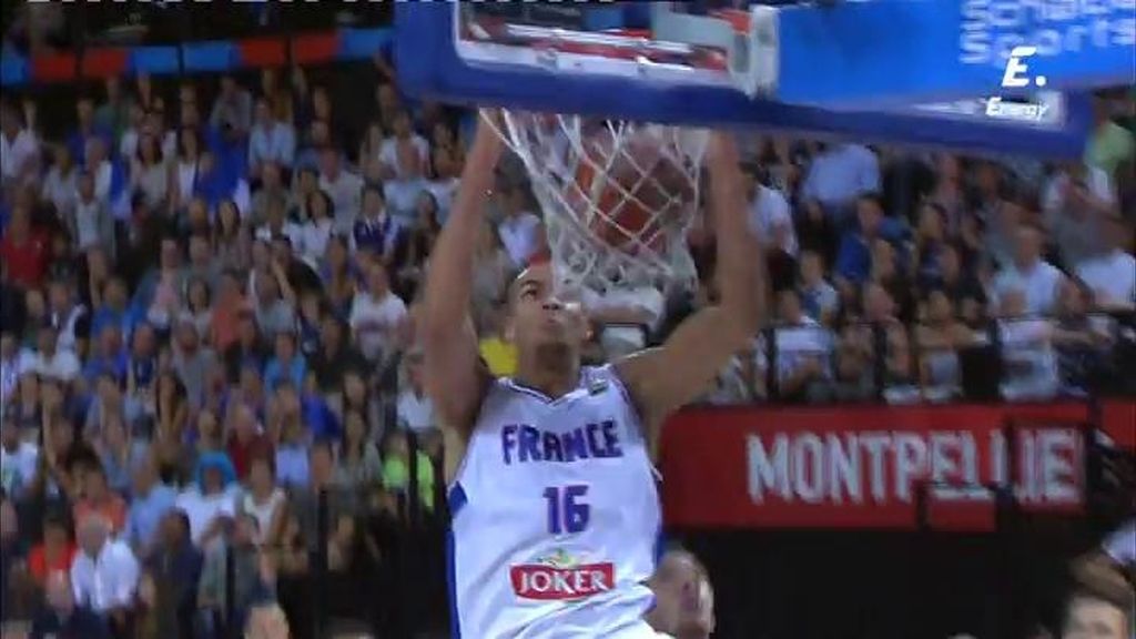 Penetra Diaw y le deja un 'alley oop' a Gobert de manual... ¡canastón!