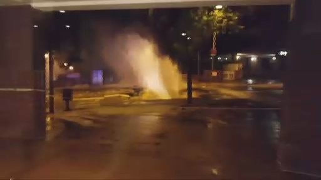 Una explosión de una cañería en Barcelona provoca el desalojo de varios vecinos